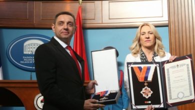 Photo of BRUTALNA PORUKA VULINU IZ RS-a: “Umjesto što nas kreatura od ministra ‘LOŽI’ svojim LAPRDANJEM, bolje bi mu bilo da ode na Kosovo i tamo…”